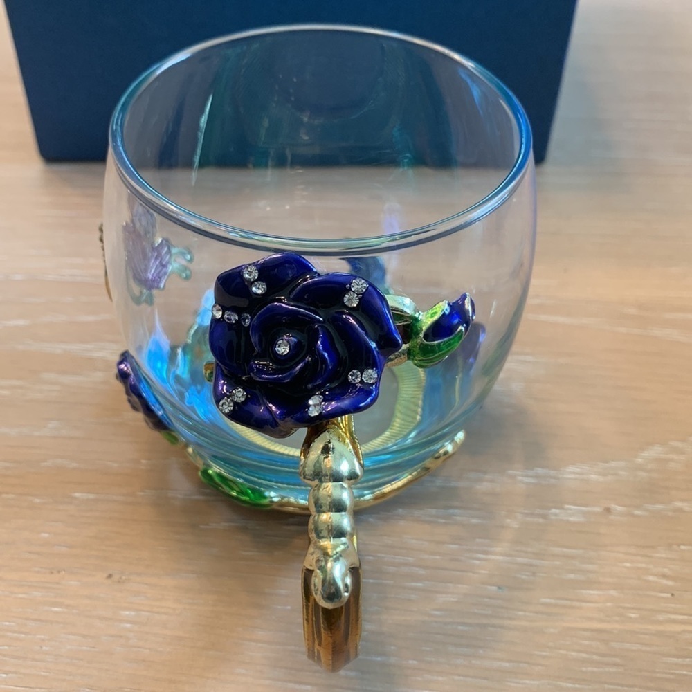 Glassyfi cup with gold colored handle, butterfly and flowers, includes spoon - Picture 5 of 9